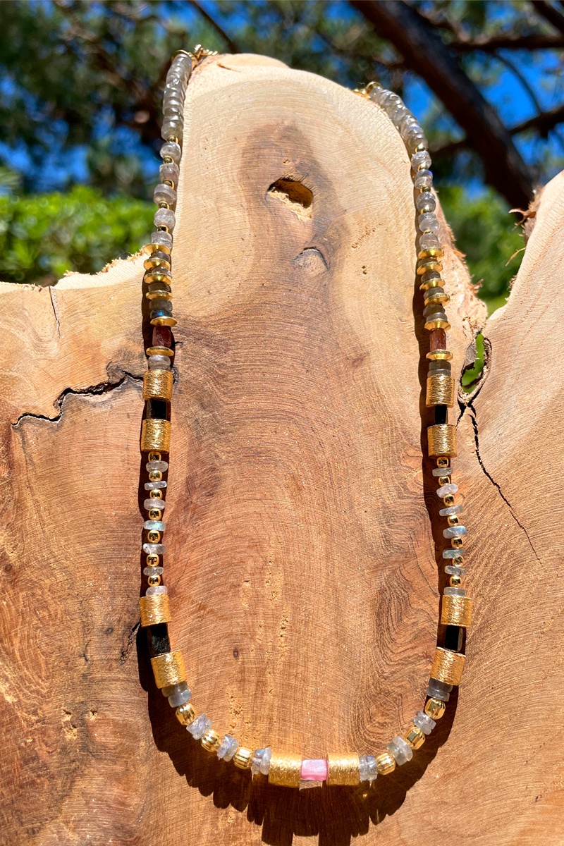 Collier doré à l'or fin jaune Labradorites et tourmalines