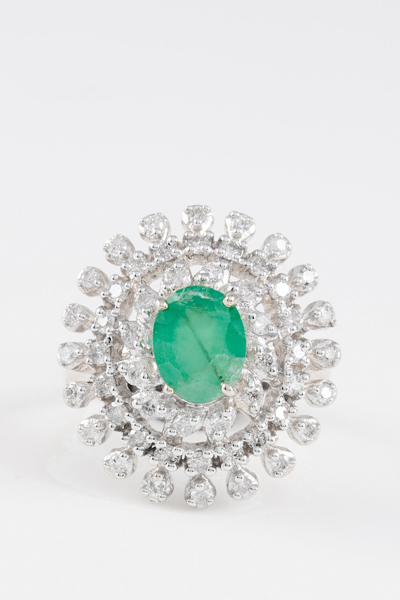 Bague Or jaune, diamants et émeraude