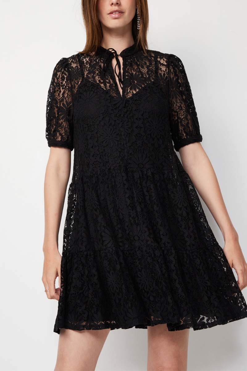 Robe patineuse en dentelle - Noir