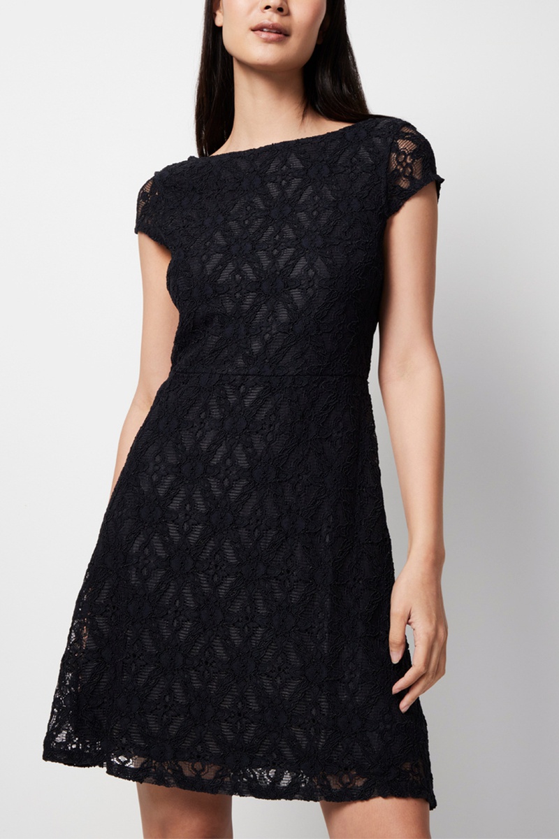 Robe patineuse en dentelle - Noir